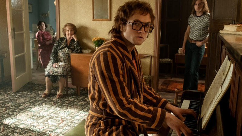 A intimidade de Elton John no início da carreira é explorada em ‘Rocketman’