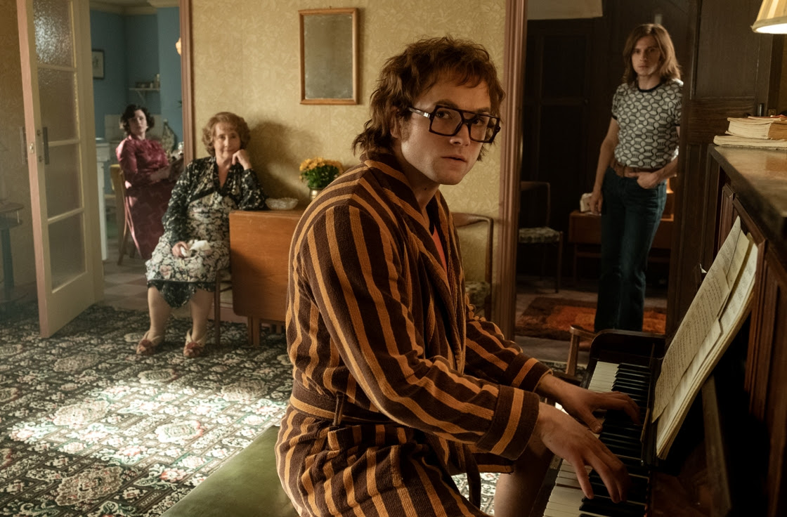 A intimidade de Elton John no início da carreira é explorada em ‘Rocketman’