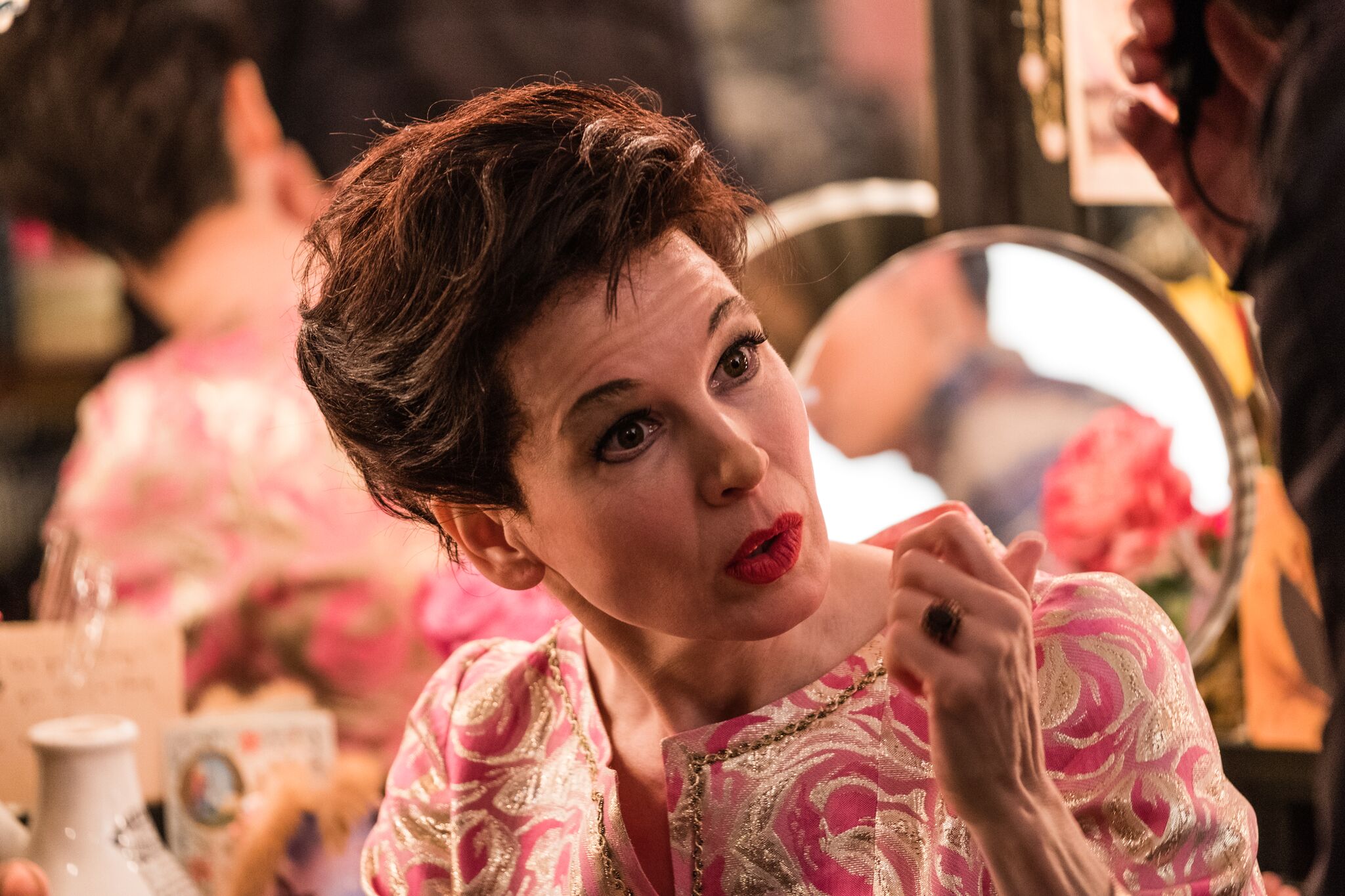 Cinebiografia de Judy Garland, estrelado por Renée Zellweger, ganha trailer